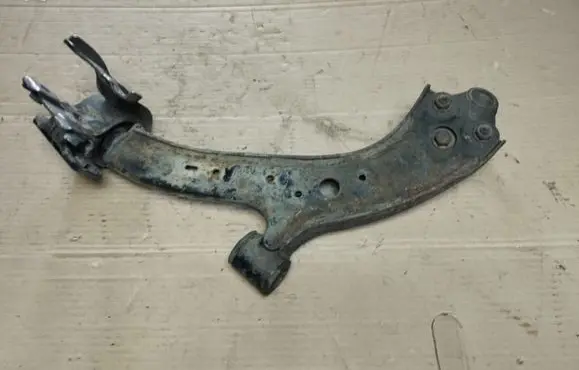 Honda CR-V Front lower control arm/wishbone
