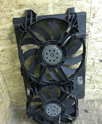 Chrysler Voyager Radiator cooling fan shroud