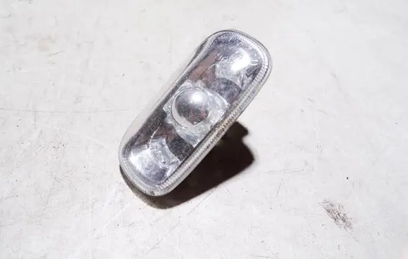 Front fender indicator light