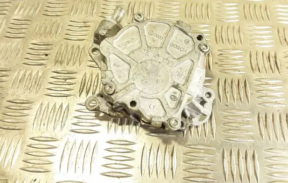 Audi A4 S4 B8 8K Vacuum pump 03L145100F