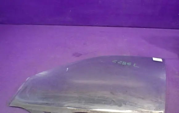 Honda Civic Front door window glass four-door