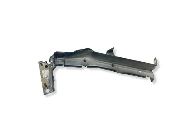 Audi A4 S4 B8 8K Fender mounting bracket 8K0821135B