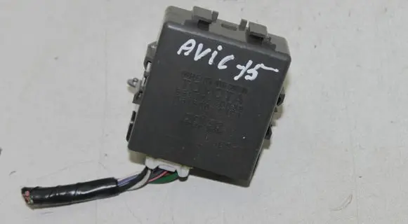Toyota Avensis T270 Door control unit/module 8597020030