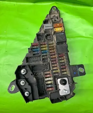 BMW 5 E60 E61 Fuse box set 6906588 518811047