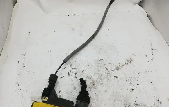 Volvo XC90 Front door lock 30634615