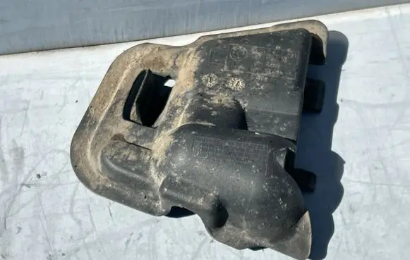BMW 3 E90 E91 Front underbody cover/under tray 7127351