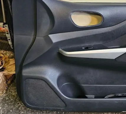 Nissan Navara D23 Front door card panel trim brak