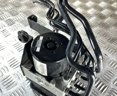 Volvo V40 ABS Pump P31400643 31400643