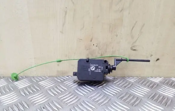 Fuel tank cap lock motor