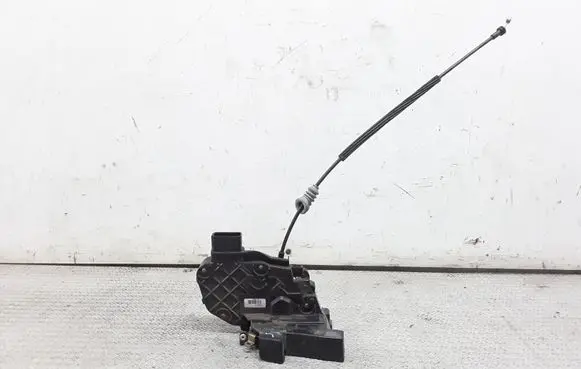 Volvo S40 Front door lock 30699154