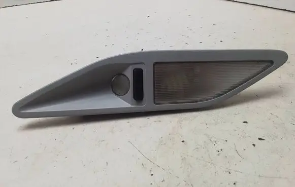 BMW 5 E39 Rear seat light 39820104 8363611