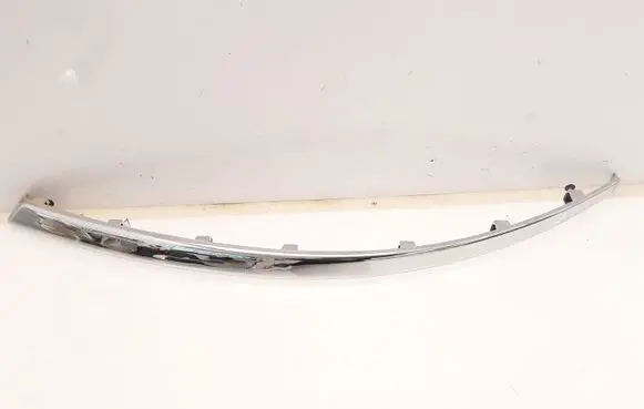 Front bumper splitter molding