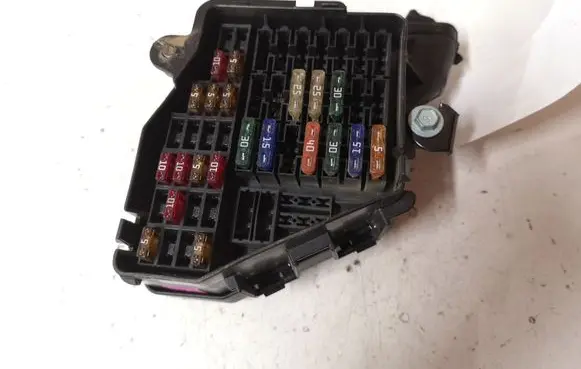 Audi A6 S6 C6 4F Fuse module 8D2941824 A053063