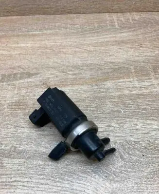 Volkswagen PASSAT B5 Turbo solenoid valve 8D0906627