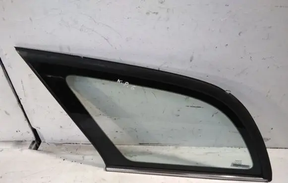 Toyota Avensis T250 Rear side window