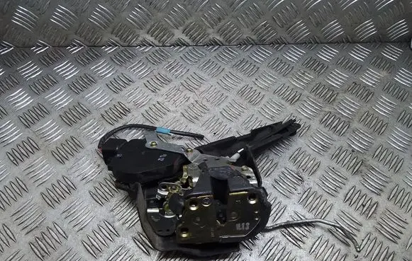 Toyota Corolla Verso E121 Front door lock