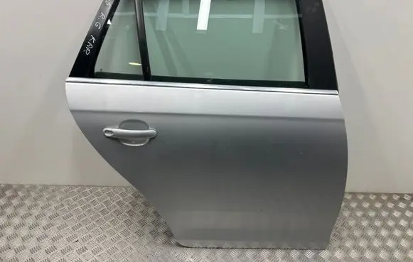Volkswagen Golf V Rear door 