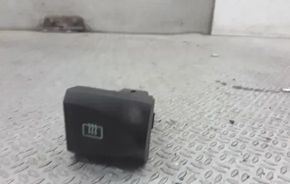Hyundai Santa Fe Windscreen/window heater switch