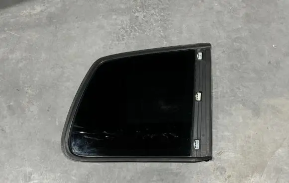 Volkswagen Touran I Rear side window 1T0845042 1T0845042BG