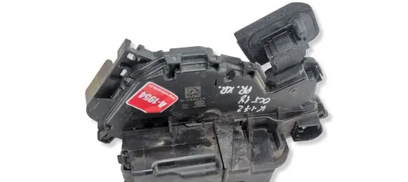 Skoda Octavia Mk3 (5E) Front door lock 5TB837015