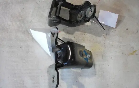 Renault Clio IV Rear door hinge set 