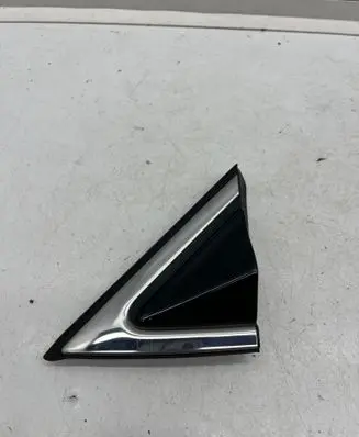 Front door glass trim molding