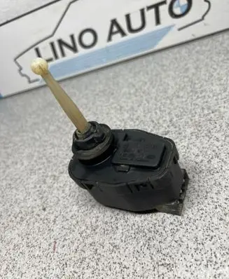 Headlight level adjustment motor