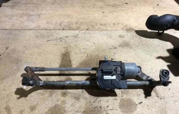 Volkswagen Jetta V Front wiper linkage and motor 1K1955119E