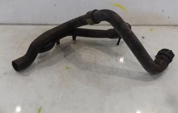 Engine coolant pipe/hose