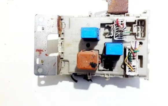 Nissan Almera Tino Fuse box set 243504u100 0216001