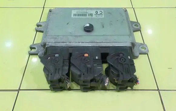 Nissan Juke I F15 Engine control unit/module MEC940040