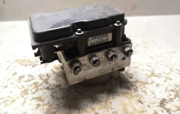 Nissan Note (E11) ABS Pump 476609U100 0265231732 0265800518