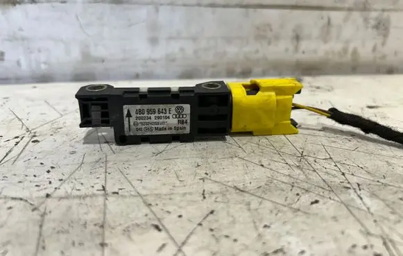 Volkswagen Touareg I Airbag deployment crash/impact sensor 4B0959643E