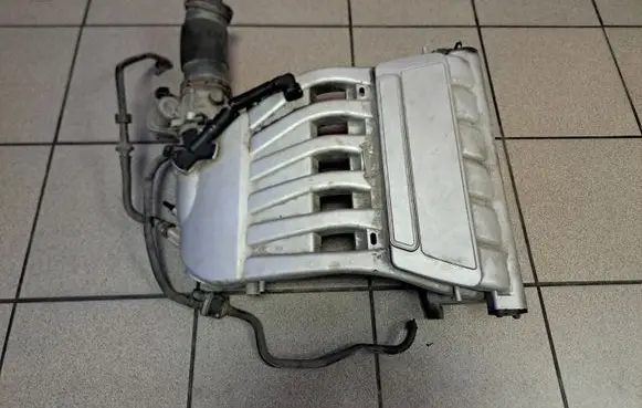 Audi A3 S3 A3 Sportback 8P Intake manifold 022133203G