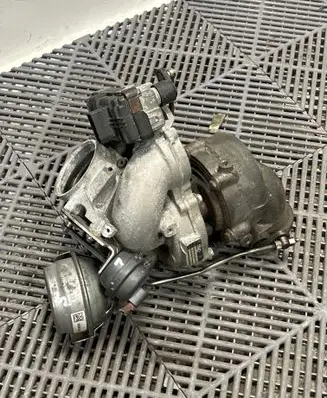 BMW 5 F10 F11 Turbo 8506381
