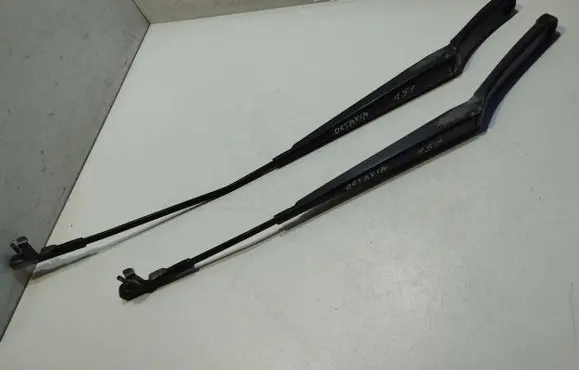 Skoda Octavia Mk2 (1Z) Front wiper blade arm 1Z1955409A 1Z1955410A