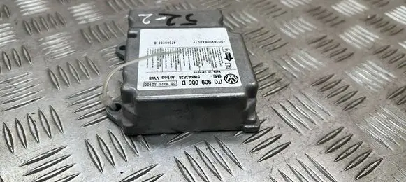 Volkswagen Touran I Airbag control unit/module 1T0909605D 5WK43828