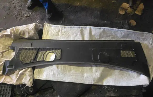 Audi A6 S6 C6 4F Wiper trim 4F1819447