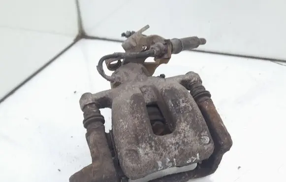 Skoda Octavia Mk2 (1Z) Front brake caliper