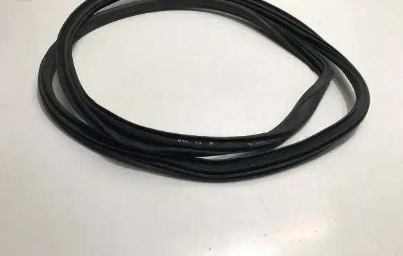 BMW 4 G22 G23 G24 G26 Front door rubber seal 7482709