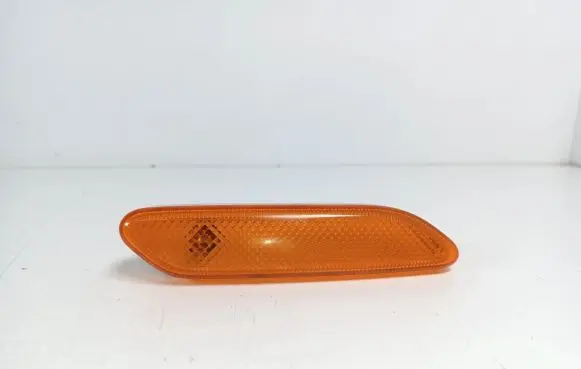 Front fender indicator light