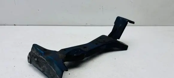 Audi A3 S3 8V Fender mounting bracket 8V0821136A