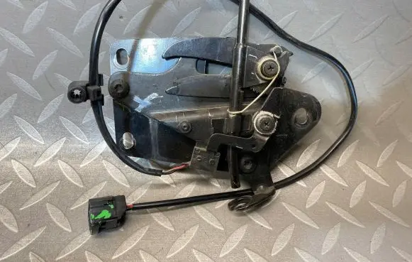 Aston Martin DB9 Convertible roof lock/latch 4G43-54797-AB