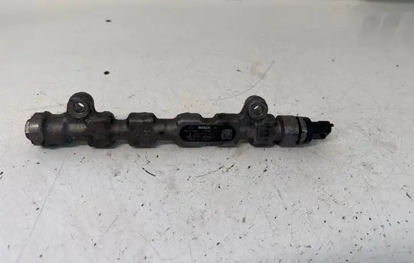 Opel Vivaro Fuel main line pipe 8200739701 008671L4 0445214145