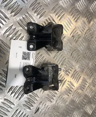 Subaru Legacy Tailgate/trunk/boot hinge 97G