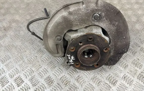 Mini One - Cooper F56 F55 Front wheel hub 6870831