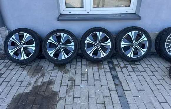 Nissan Leaf II (ZE1) R17 alloy rim 