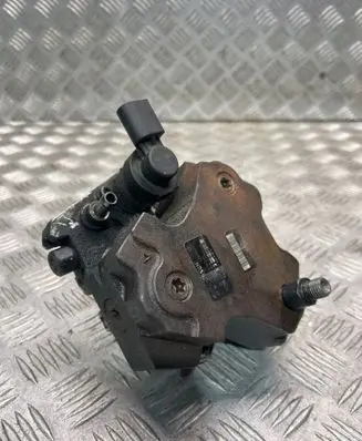 BMW X5 E70 Fuel injection high pressure pump 7798333