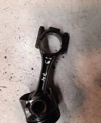 Volkswagen PASSAT B5.5 Piston with connecting rod MAO174