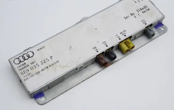 Audi A4 S4 B6 8E 8H Aerial antenna amplifier 8E9035225P